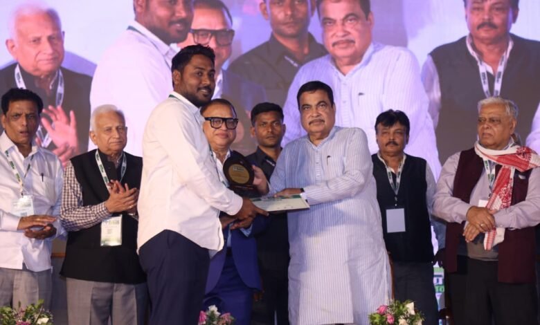 Photo of युवा शेतकरी अजिंक्य तिडके यांचा केंद्रीय मंत्री नितीन गडकरी यांच्या हातुन सत्कार