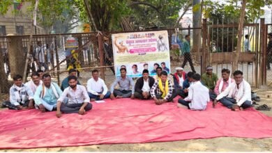 Photo of आझाद मैदान मुंबई येथे पुनर्वसीत झालेल्या गावकऱ्यांचे अन्नत्याग आंदोलन ; नवव्या दिवशीही आंदोलन सुरूच…