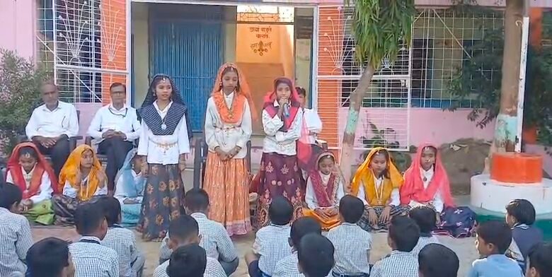 Photo of जिल्हा परिषद मराठी उच्च प्राथमिक शाळा, सोगोडा येथे विविध भाषा संवादातून परिपाठ…